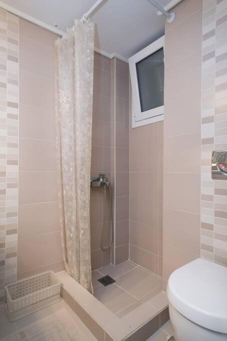 Top-Rated 1-Bedroom Apartment In The Heart Of Athene Buitenkant foto